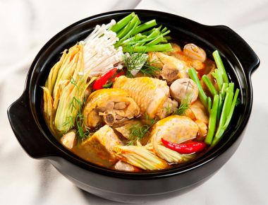 Cách nấu lẩu gà thái thơm ngon khó cưỡng